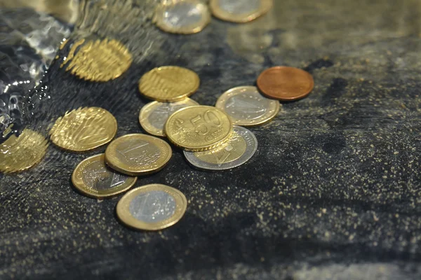 Coins under water — Stock Photo, Image