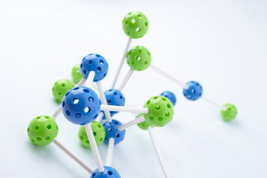 beyaz üzerine moleküler yapısı