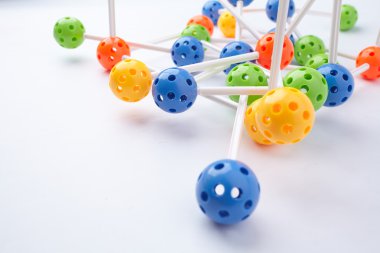 beyaz üzerine moleküler yapısı