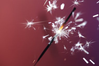 Noel ve yeni yıl partisi ışıltı kırmızı zemin üzerine 