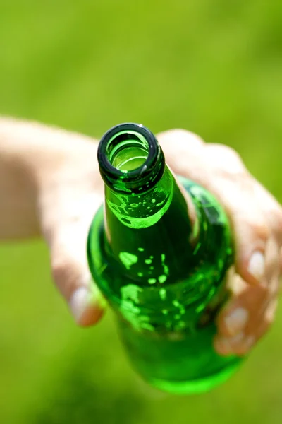 Kall öl i flaska — Stockfoto