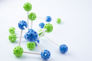 beyaz üzerine moleküler yapısı