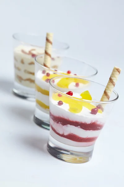 Postre congelado con frutas —  Fotos de Stock