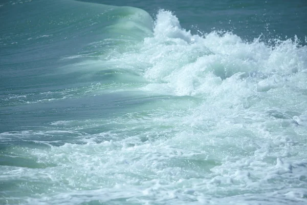 Okyanus mavisi dalgalar — Stok fotoğraf
