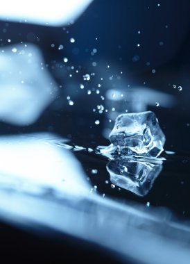 küpleri ile su sıçrama