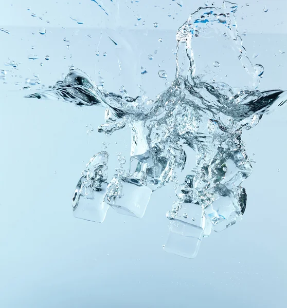 Jégkockák vízben — Stock Fotó