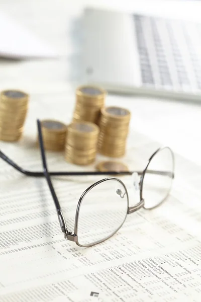 Business composition with coins and glasses — Stock Photo, Image