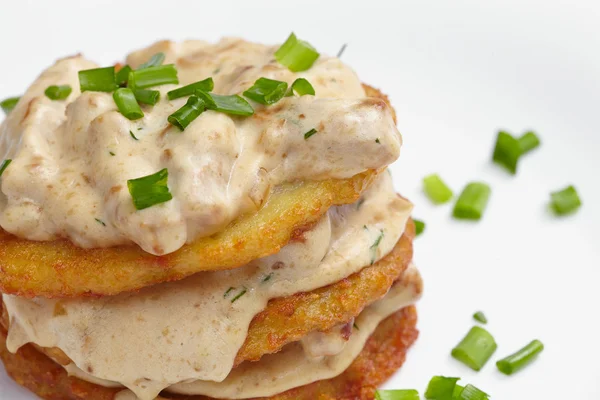 Frittelle di patate con salsa — Foto Stock