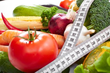 Ölçü bandı ile taze sebze