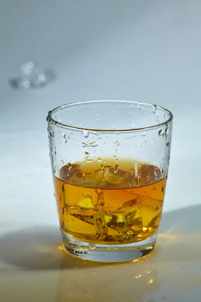 Whiskey with ice cubes in glass — Stock Photo, Image