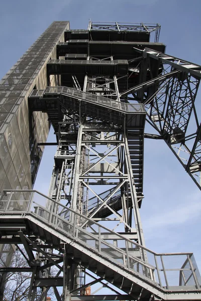 Mining industry monument under sky — Stock Photo, Image