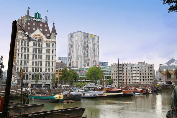 Rotterdam, Holandia - 18 sierpnia: Rotterdam jest tryb miasta — Zdjęcie stockowe