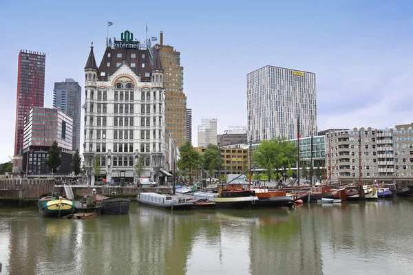 Rotterdam, Nederländerna - 18 augusti: Rotterdam är en city-läge — Stockfoto