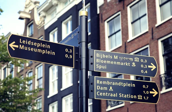 Amsterdamu Nizozemsko – 19. srpna; 2015: turistické ukazatele — Stock fotografie