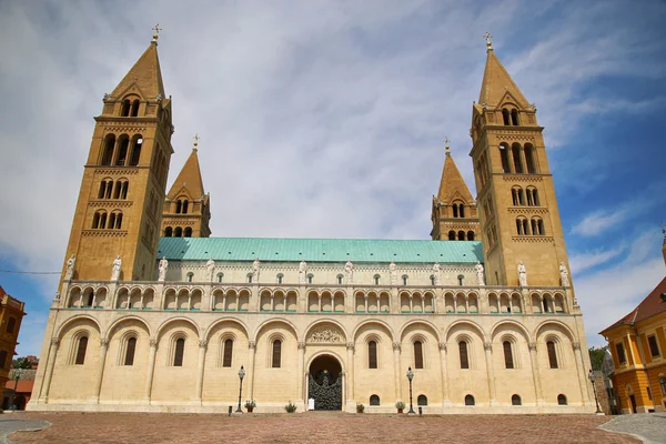 Basiliek van St. Peter & St. Paul, Pecs kathedraal in Hongarije — Stockfoto