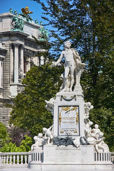 Estatua de Wolfgang Amadeus Mozart en Viena — Foto de Stock