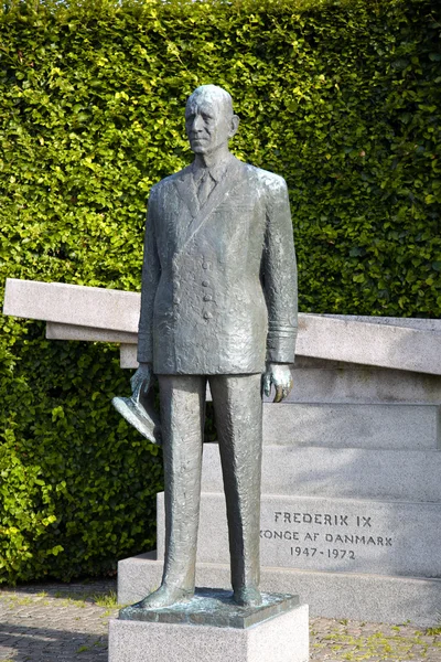冯检基九，在丹麦首都哥本哈根，丹麦国王的雕像 — 图库照片