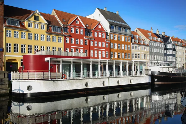 Nyhavn (nuevo puerto) en Copenhague, Dinamarca — Foto de Stock