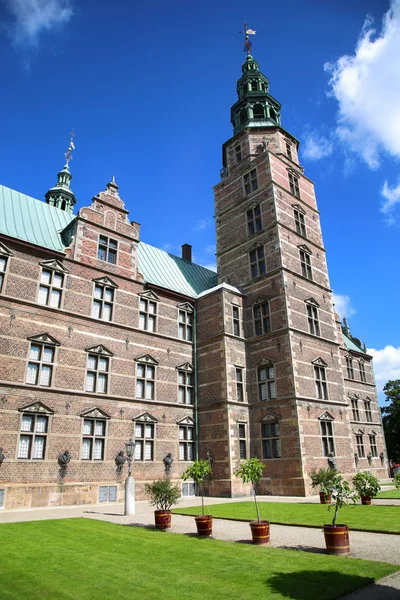 Замок Русенборг, построенный Кристианом IV в Копенгагене, Денм — стоковое фото