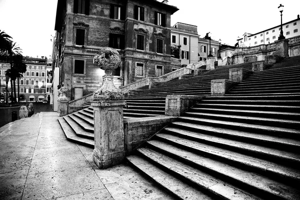 Испанская площадь с Испанской лестницей в Риме Италия — стоковое фото