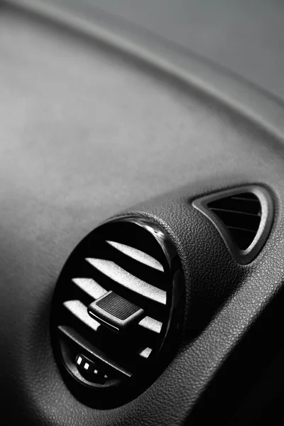 現代の車のエアコンの詳細 — ストック写真