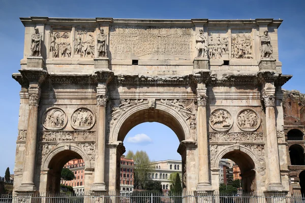 Arco de Constantino y Coliseo en Roma, Italia —  Fotos de Stock