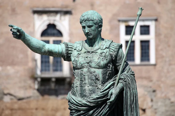 Statue CAESAR Augustus PATRIAE PATER, Rome, Italy — Stock Photo, Image