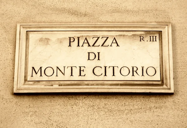 Street plate of Piazza di Monte Citorio in Rome, Italy — 图库照片