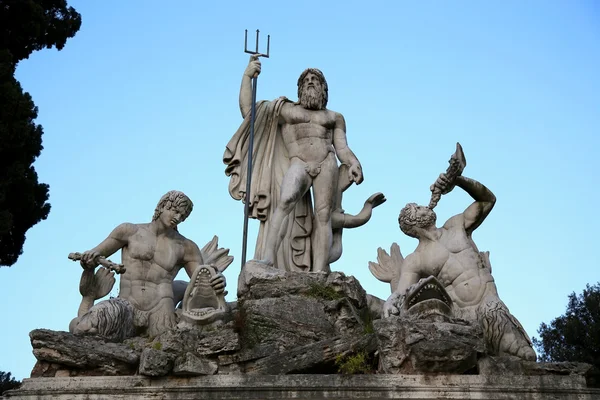 Fuente de Neptuno en Piazza del Popolo, Roma, Italia — Foto de Stock