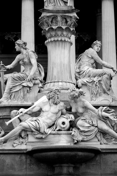 Pallas-Athena-Brunnen fontän, österrikiska parlamentet i Wien, A — Stockfoto