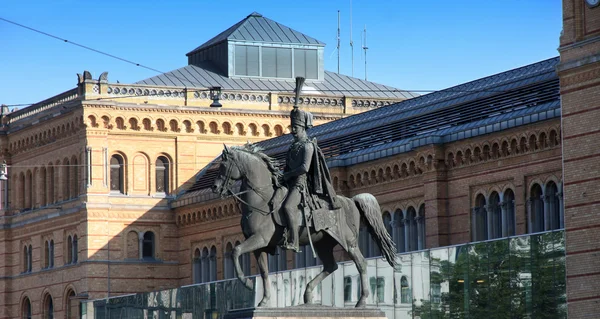 Estátua de Ernesto Augusto I em Hannover, Alemanha — Fotografia de Stock