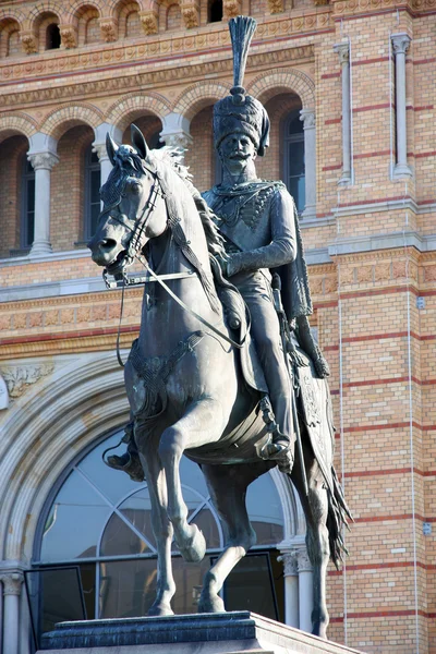 Ernest Augustus-szobor én-ban Hannover, Németország — Stock Fotó