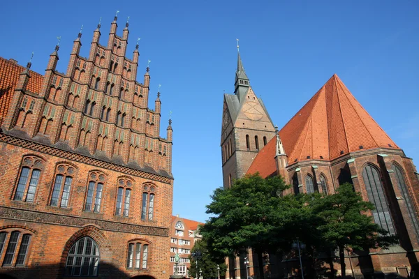 Market Church e Old Town Hall em Hannover, Alemanha — Fotografia de Stock