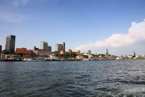 Porto de Hamburger com porto, Hamburgo, Alemanha — Fotografia de Stock