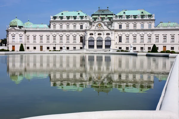 Замок Бельведере в стиле барокко, Вена, Австрия — стоковое фото