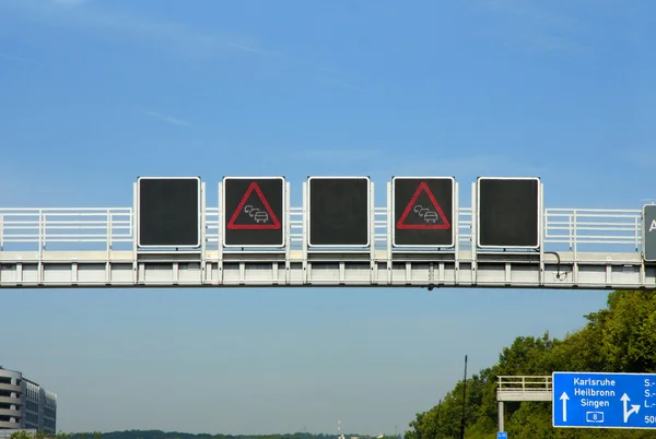 Weg teken verkeersopstopping op snelweg, in Duitsland — Stockfoto
