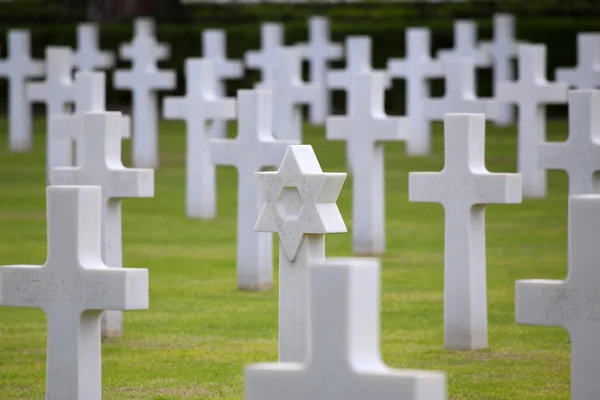 NETTUNO - April 06: Tombs, American war cemetery of the American — Stock Photo, Image