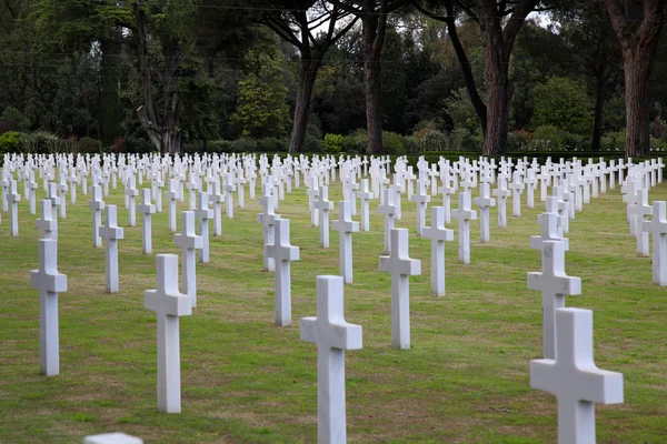 NETTUNO - 06 de abril: Tumbas, cementerio de guerra estadounidense de los americanos —  Fotos de Stock