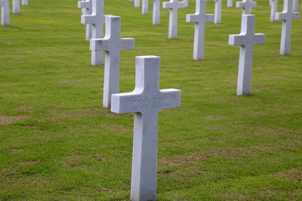 Nettuno - április 06: Sírok, Amerikai háború temető sírjai az Amerikai — Stock Fotó