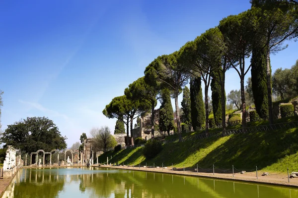 Ancient ruins of Villa Adriana ( The Hadrian's Villa ), Canopo, — Stock Photo, Image