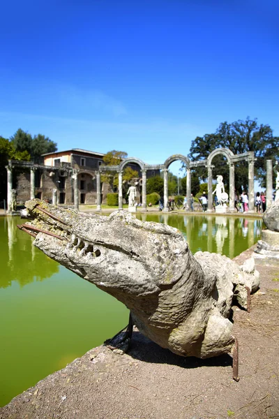 Gamla ruinerna av Villa Adriana (Hadrianuens Villa), Canopo, — Stockfoto