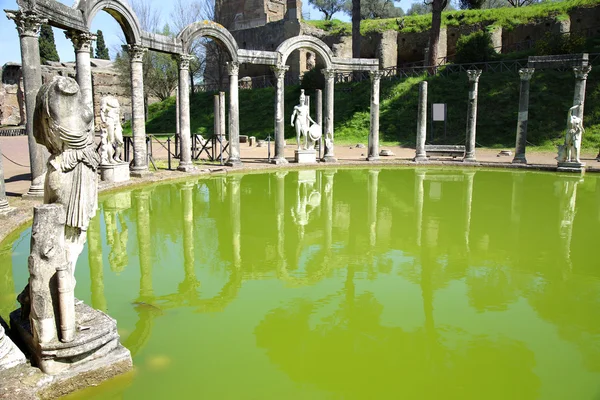 Starożytne ruiny Villa Adriana (Willa Hadriana), Canopo, — Zdjęcie stockowe