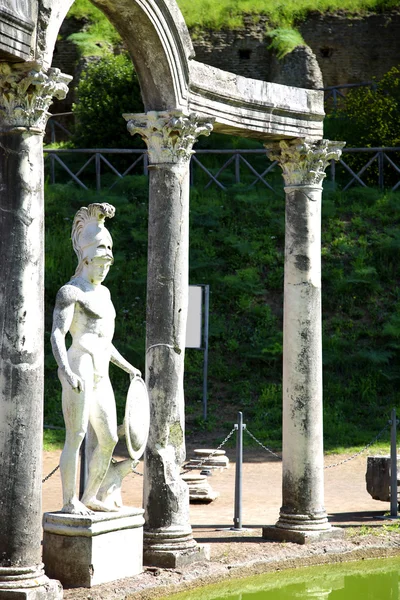 Ancient ruins of Villa Adriana (The Hadrian 's Villa), Canopo , — стоковое фото