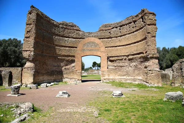 Oude ruïnes van Villa Adriana (Villa van de Hadrianus), Ninfeo P — Stockfoto