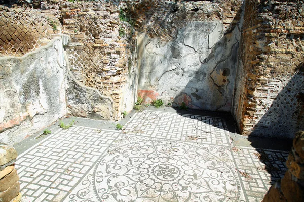 Oude ruïnes van Villa Adriana (Villa van de Hadrianus), ziekenhuis — Stockfoto