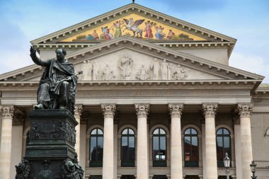 Münih Ulusal Tiyatro Max-Joseph-Platz Meydanı'Mun