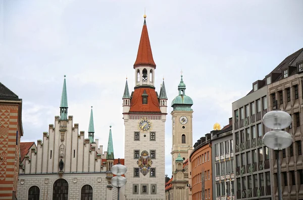 Edificio del Ayuntamiento Viejo (Altes Rathaus) en Marienplatz en Munich , —  Fotos de Stock