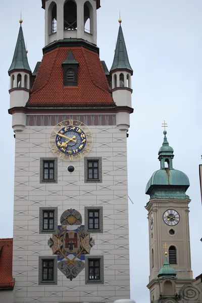 Здание старой ратуши (Altes Rathaus) на площади Мариенплац в Мюнхене , — стоковое фото