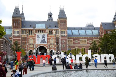 Amsterdam, Hollanda - 18 Ağustos 2015: Rijksmuseu görünüm