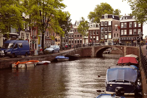Amsterdam, Nederland - 18 augustus 2015: Zicht op Prinsengra — Stockfoto